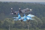 Sukhoi_Su-35UB_and_Su-47_at_MAKS-2003_airshow.jpg