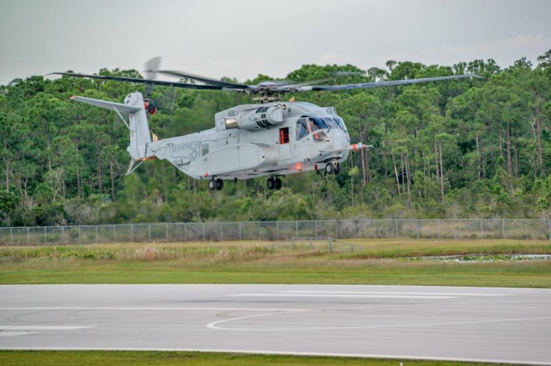 Sikorsky-CH-53K-helicopter-takes-first-flight.jpg