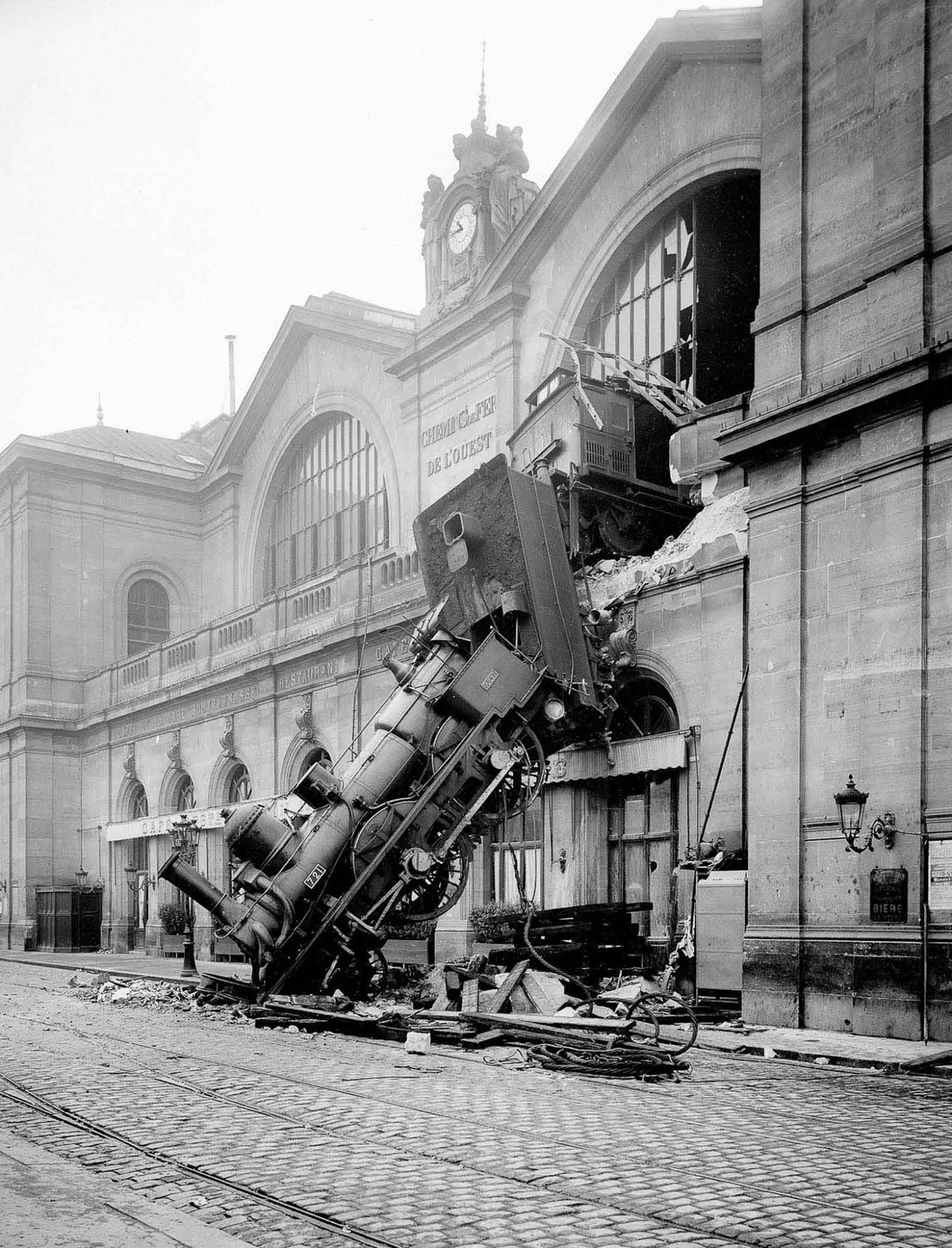 Montparnasse-Train-Wreck-photos%2B%25281%2529.jpg
