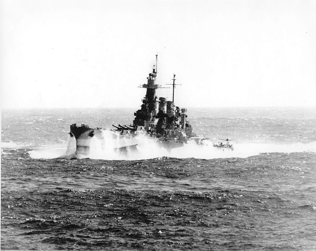1024px-USS_North_Carolina_%28BB-55%29_in_heavy_seas%2C_December_1944.jpg