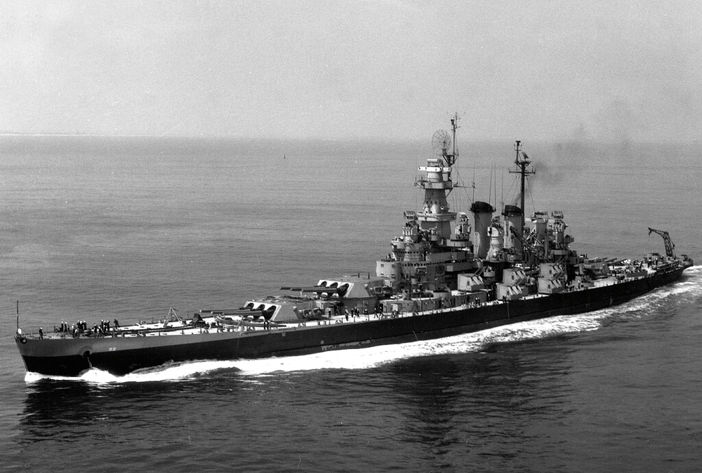 1024px-USS_North_Carolina_%28BB-55%29_underway_at_sea_on_3_June_1946_%28NH_97267%29.jpg