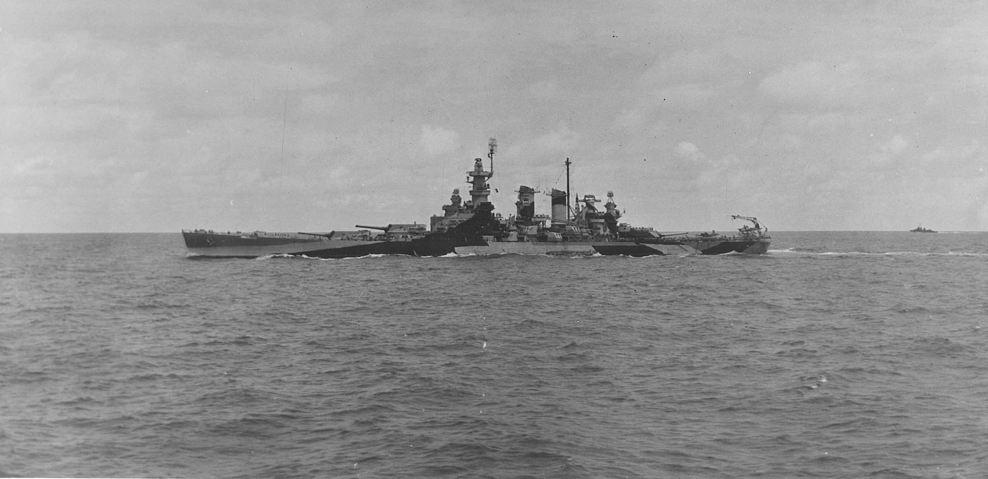 1920px-USS_North_Carolina_%28BB-55%29_during_Marshall_islands_campaign%2C_25_January_1944.jpg