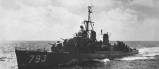 USS_Cassin_Young_(DD-793)_underway_in_1958.webp