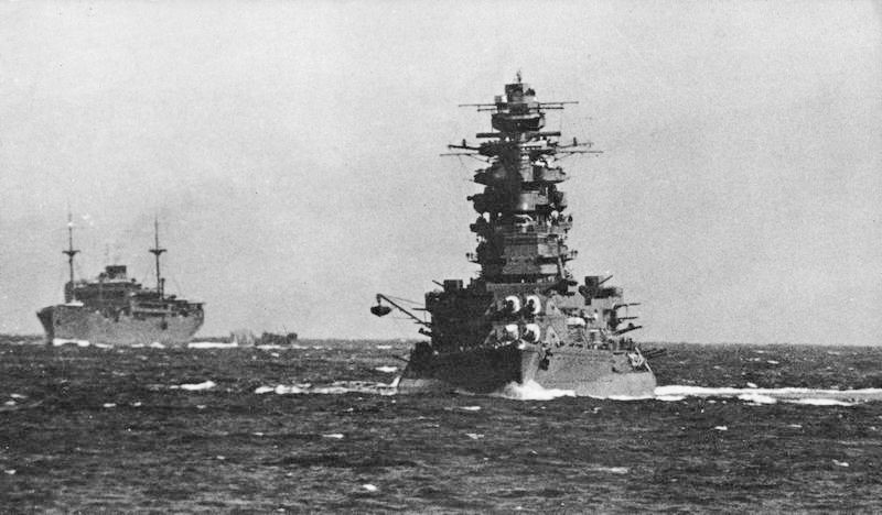 Yasukuni_Maru_and_Nagato%2C_October_1941.jpg