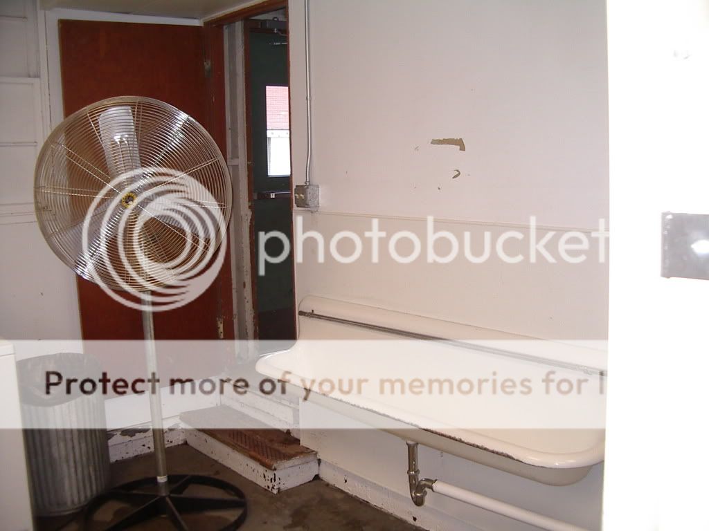 bathroom1.jpg