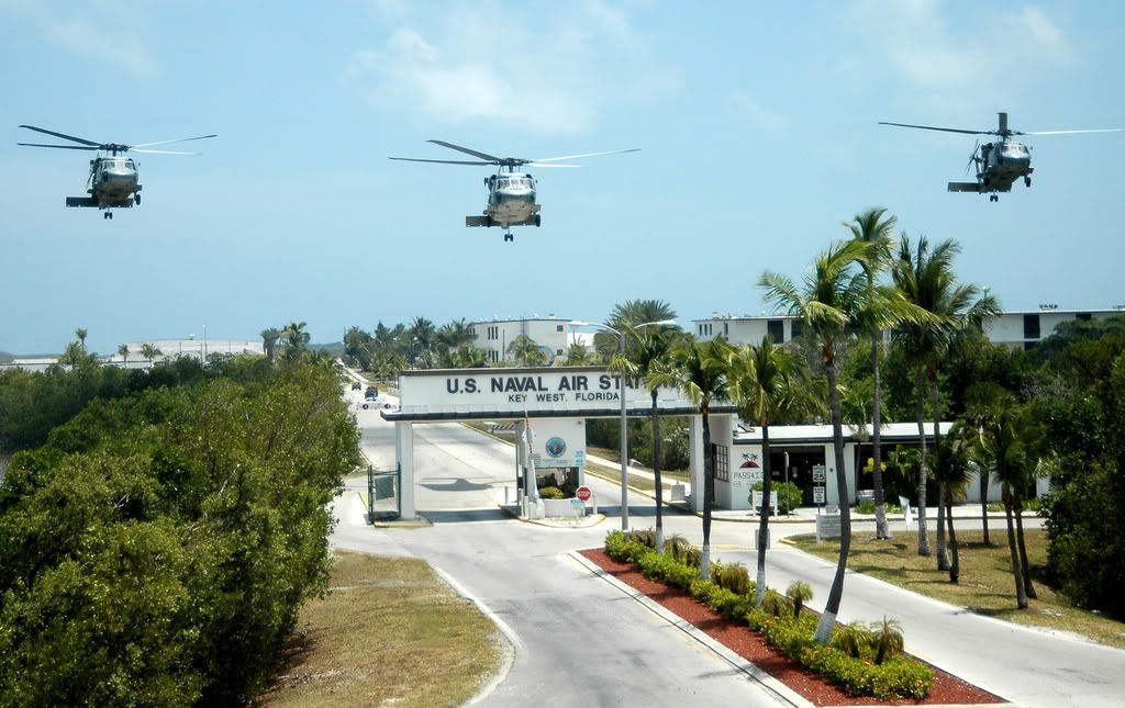 C-HelosatthegateTOP.jpg