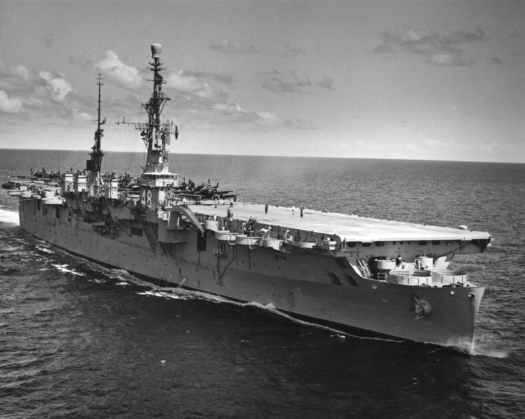 USS_Saipan_%28CVL-48%29_underway_c1955.jpg