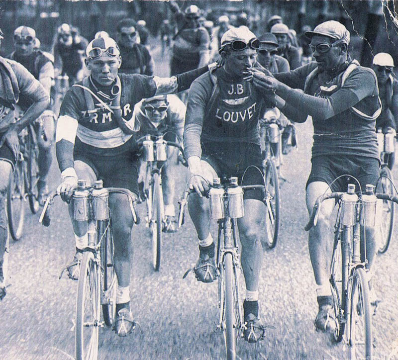 smoking-tour-de-france-cyclists-bikers.jpg