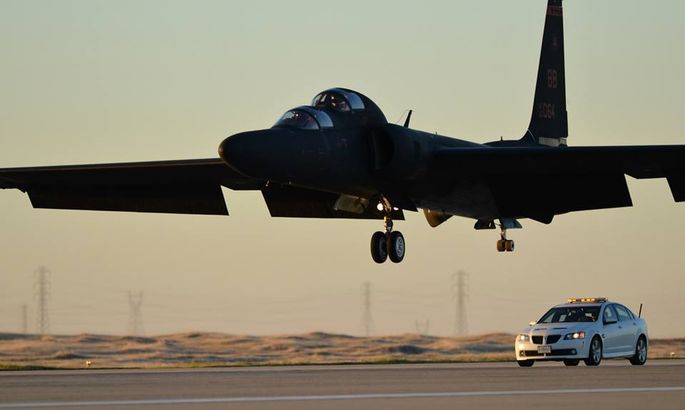U-2-with-chase-car.jpg