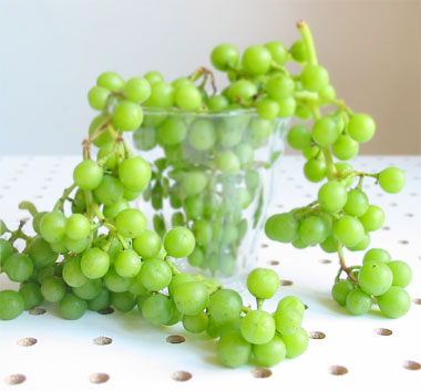 SourGrapesCluster-784575.jpg