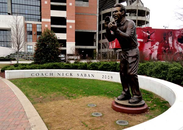 Nick_Saban_statue.jpg