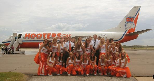 hootersgirlsb.jpg