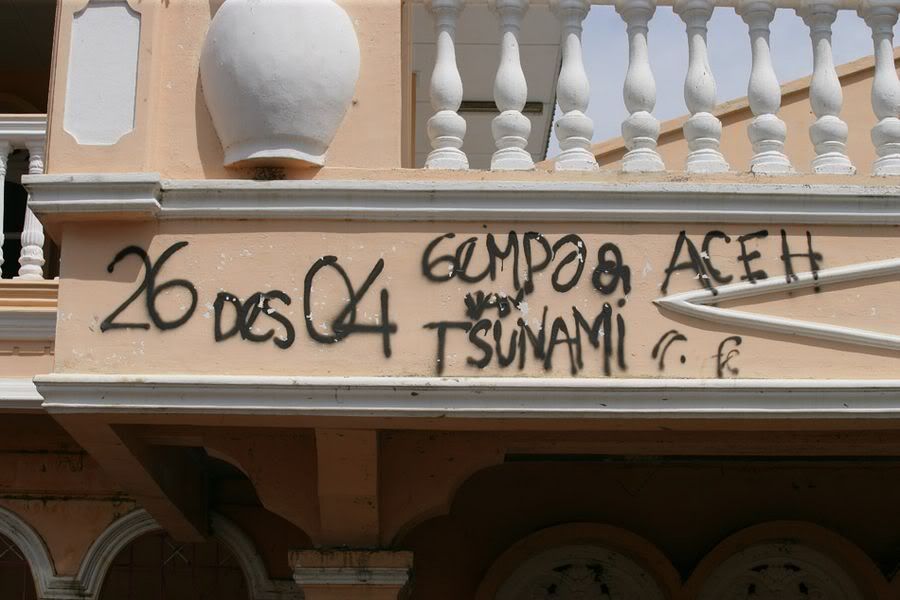 61388tsu0016_RJ-med.jpg