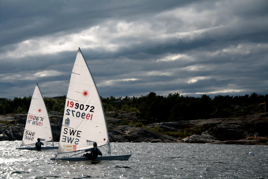 laser_sailing_by_esma698-d58grlp.jpg