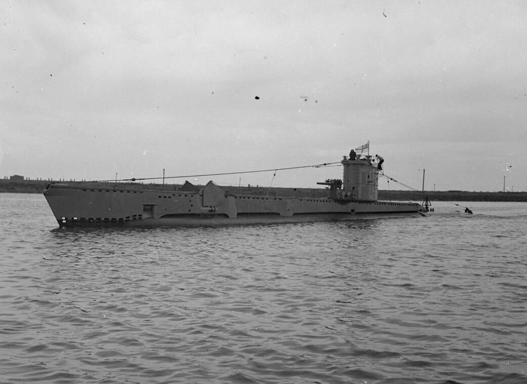 HMS_Venturer_%28P68%29_%28IWM_FL_004031%29.jpg