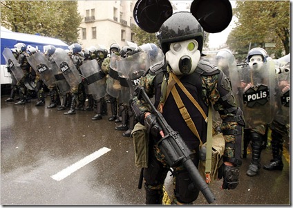 Rioting+Polish+Police%27s+Mickey+Mouse+Uniform+picture%5B4%5D