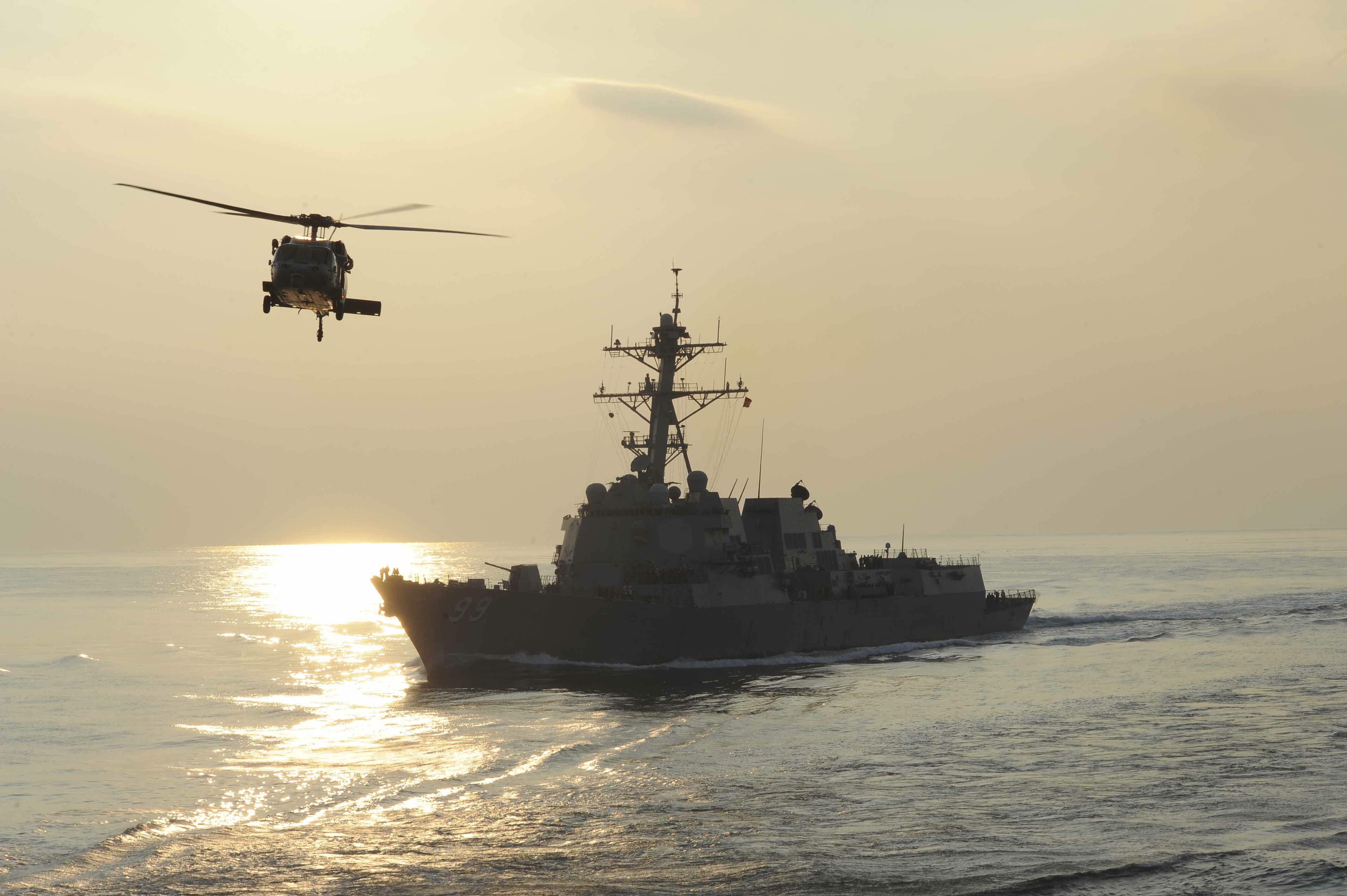 An_MH-60S_Knighthawk_flies_by_the_guided-missile_destroyer_USS_Farragut_%28DDG_99%29_during_a_replenishment-at-sea_evolution_in_the_Arabian_Sea_on_Dec_121204-N-OY799-038.jpg