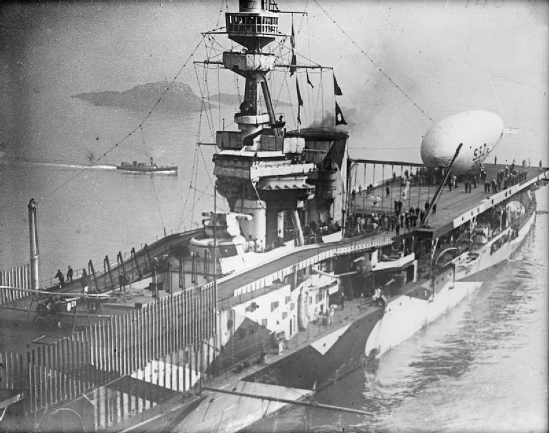 SSZ_airship_aboard_HMS_Furious_1918_IWM_Q_20640.jpg