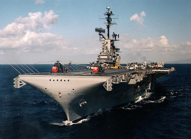 USS_Yorktown_%28CVS-10%29_at_sea_off_Hawaii%2C_circa_in_1962_%28NH_97458-KN%29.jpg