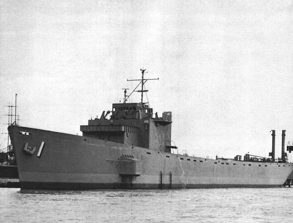 1024px-USS_Harry_L._Glucksman_%28MSS-1%29_in_April_1969.jpg