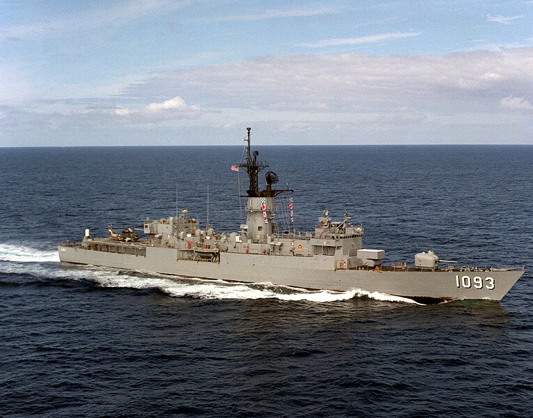 765px-USS_Capodanno_%28FF-1093%29.jpg