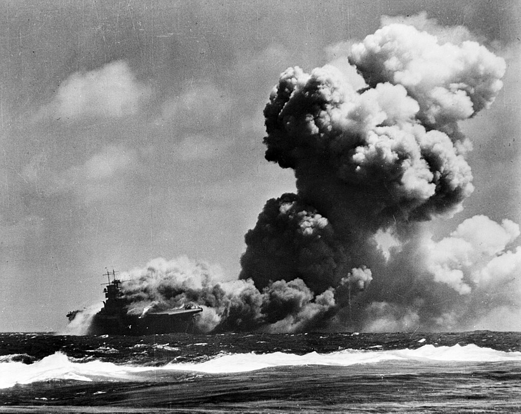 1024px-USS_Wasp_%28CV-7%29_burning_on_15_September_1942_%28fsa.8e00768%29.jpg